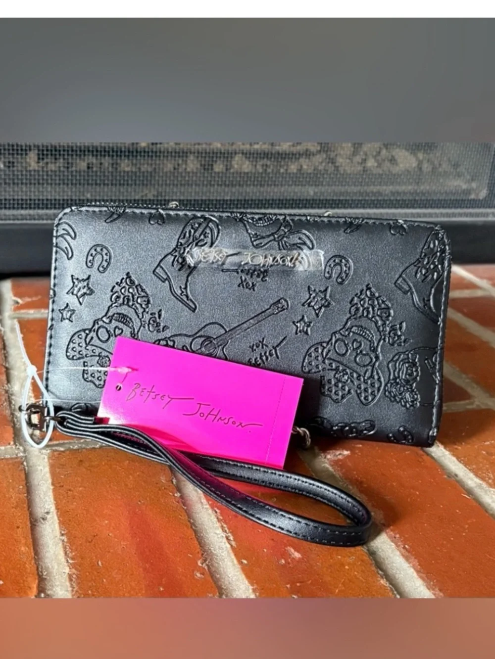 NWT Betsey Johnson Western Cowboy Skull Embossed Zip Wallet Wristlet Black